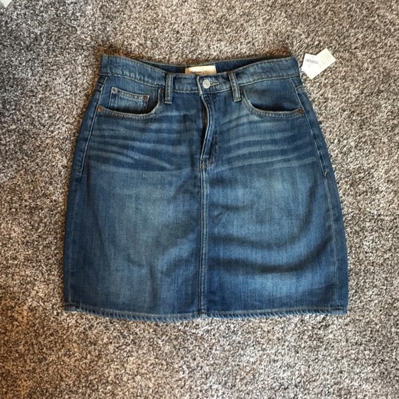 GAP Dresses & Skirts - BRAND NEW gap jean mini skirt! Size 28/ M